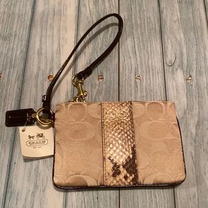 *NWT! Coach signature pale khaki/natural wristlet